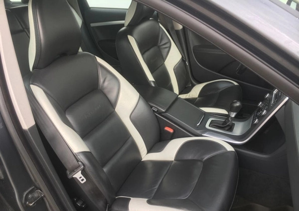 Volvo V70 cena 28900 przebieg: 260000, rok produkcji 2011 z Brok małe 277